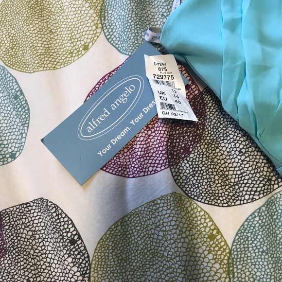 Bridesmaids dress - NEVER WORN / not altered - Picture 4 of 4